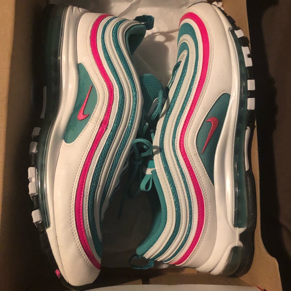 Men’s Nike worn but in good condition size 13